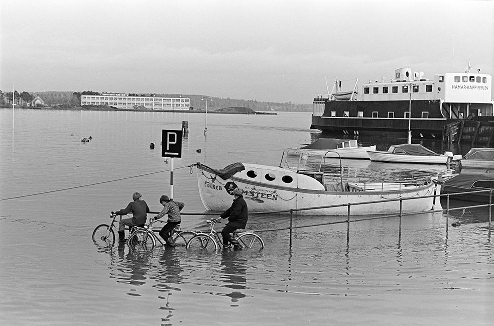 Storflom i Mjøsa 1967, barn, sykkel, redningsbåt "Falken"