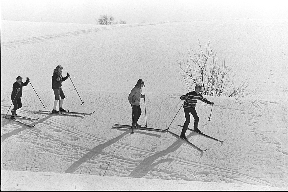 Ener Ungdomsskole, Vang H. Klassetur, skitur, Sælidjordet, F.v: Trond Magnum, Inger Johanne Bårset, Toril Johansen og Kjell Arne Sørby.