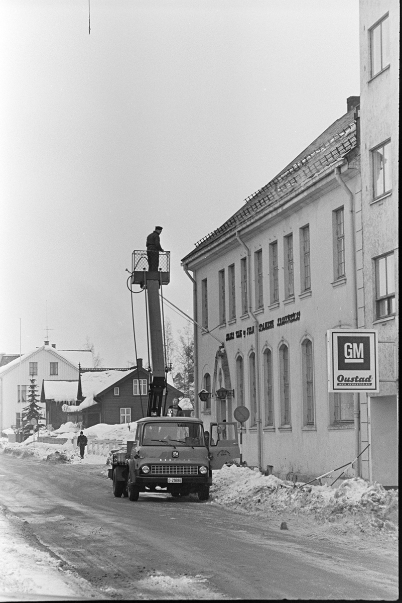 Vangsvegen 43, vinter, kranbil, lastebil, Bedford D-21686, Hamar.