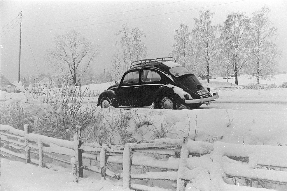Aluvegen, vinter, Volkswagen, "Folkevogn" Hamar.
