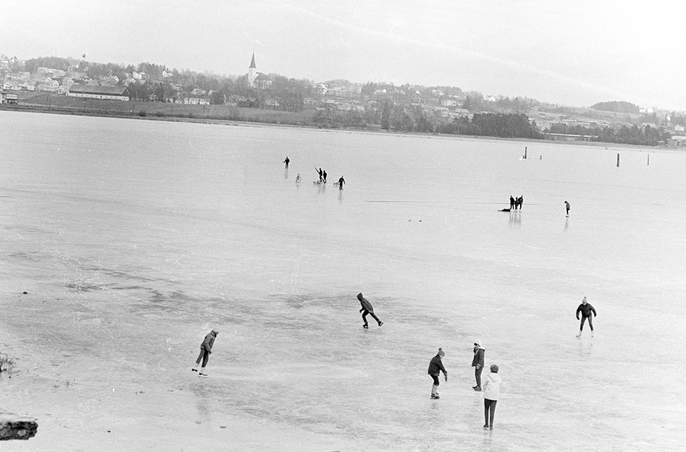 Åkersvika, mjøsis,vinteraktivitet, skøyter,kunstløp,ishockey,barn,