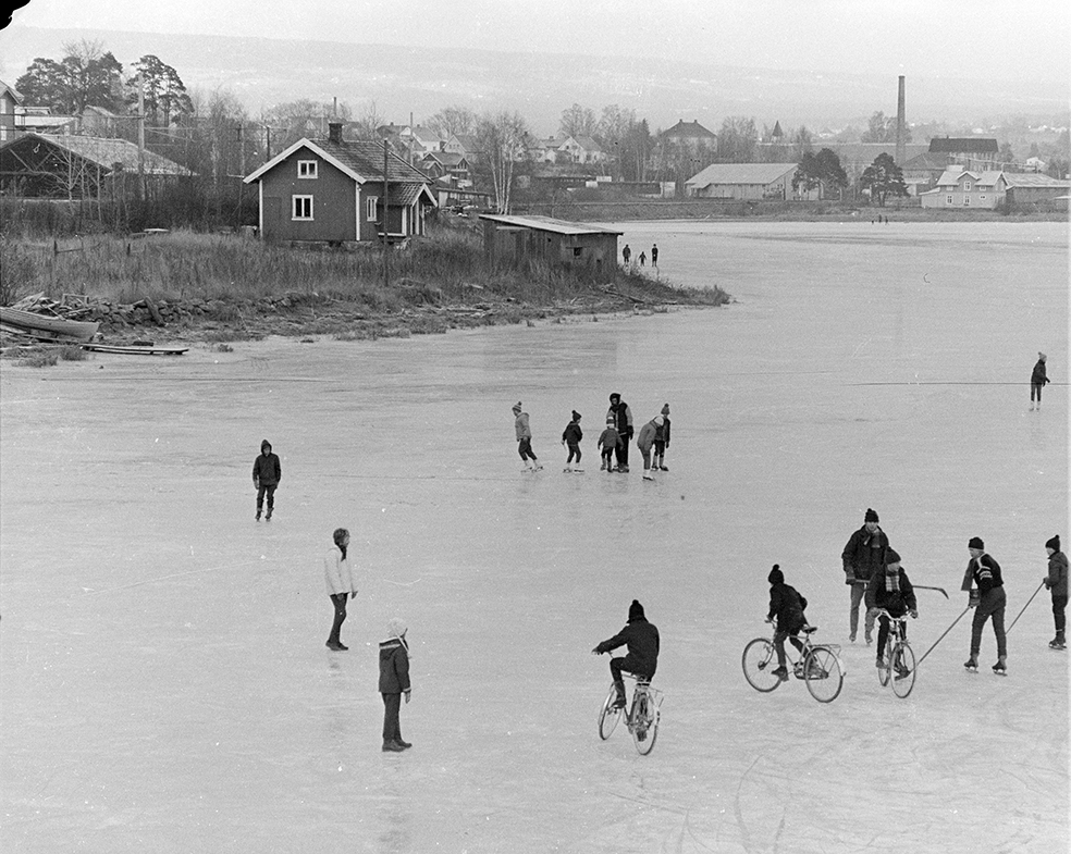 Åkersvika, mjøsis,vinteraktivitet, skøyter,kunstløp,ishockey, sykkel,barn,