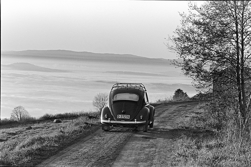 Furnesåsen, Høsbjørvegen, Skjellungberg, tåkelandskap," Folkevogn", Volkswagen D-37276,