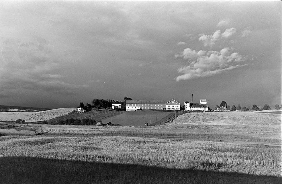 Sælid gard, landskap, Vang H. Åker.