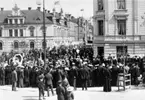 Barnens Dag-firande. Korsningen Storgatan-Skolhusallèn. Första Barnens-Dag firandet i Sundsvall ägde rum1905. Vykort stämplat 1907-06-04.