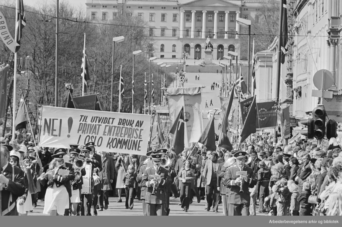 1. mai 1976 i Oslo.Demonstrasjonstoget i Karl Johans gate..