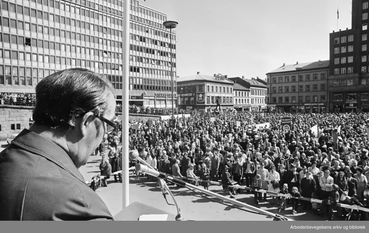 1. mai 1976 i Oslo.Ivar Ødegaard taler på Youngstorget