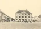 Stortorget i Kalmar med rådhuset. Det lägre huset bredvid rådhuset var stadens första brandstation (