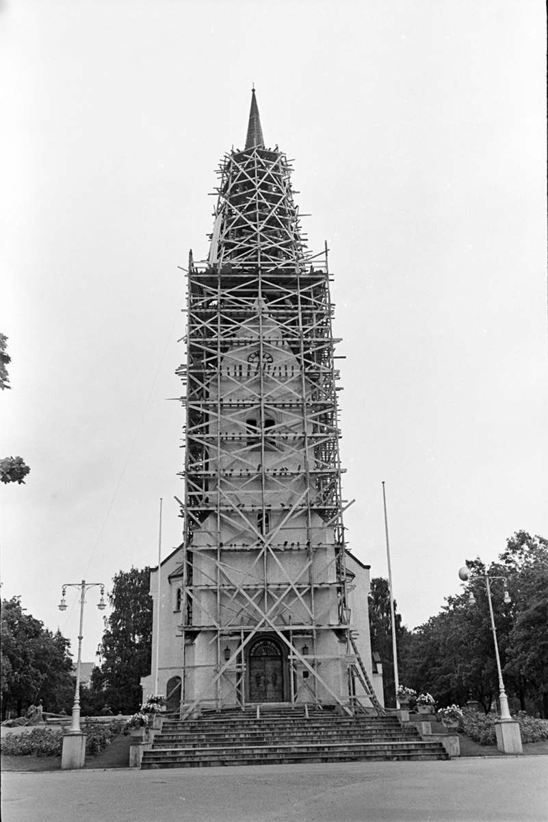 Hamar domkirke, restaurering av kirketårnet,stillaser,håndverkere.