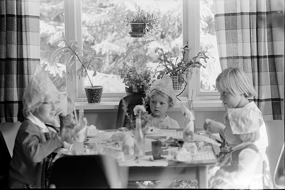 Barnebursdag, barneselskap,,Anne Britt Eriksbakken, ukjente.
