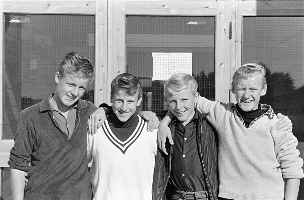 Skoleidrettsstevne, Hamar stadion, gruppe elever, ukjente.