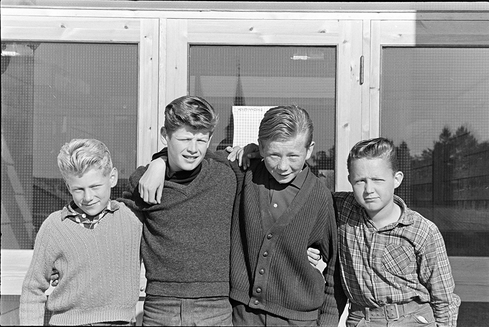 Skoleidrettsstevne, Hamar stadion, gruppe elever, ukjente.