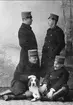 Underofficerare ingenjörkåren 1905. Person, Nordqvist, Löfström, Forsberg samt en hund.