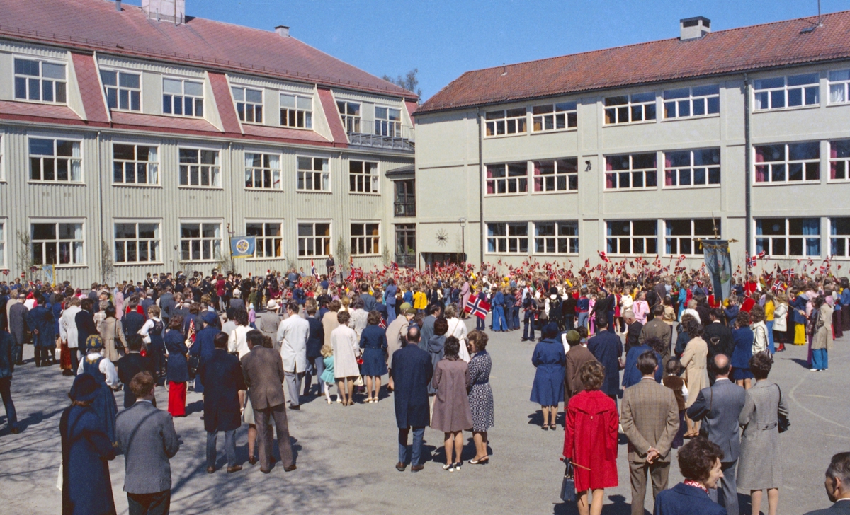 17.maifeiring, Strømmen, reportasjebilder