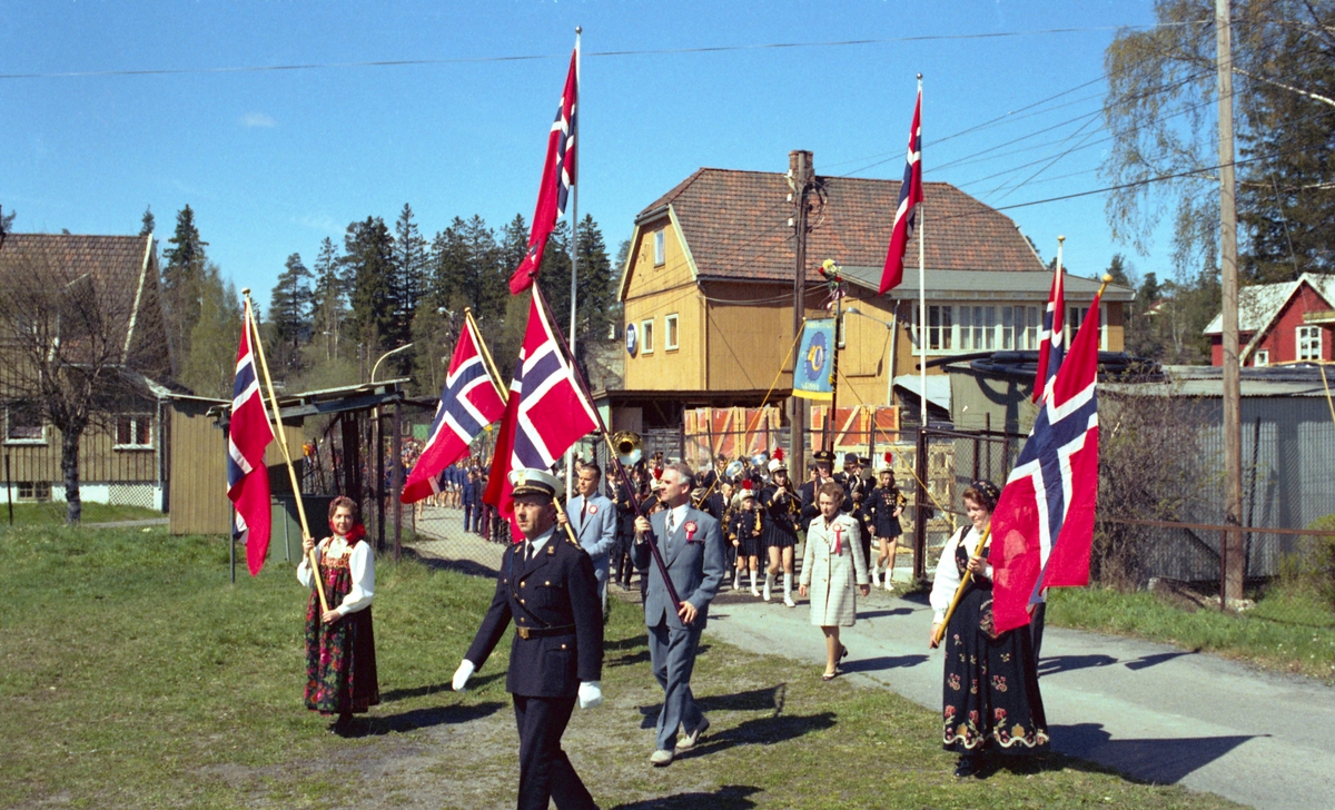 17.maifeiring, Strømmen, reportasjebilder