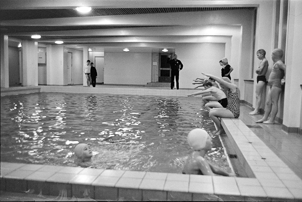 Rollsløkka skole, svømmehallen, svømmeundervisning, skoleelever,