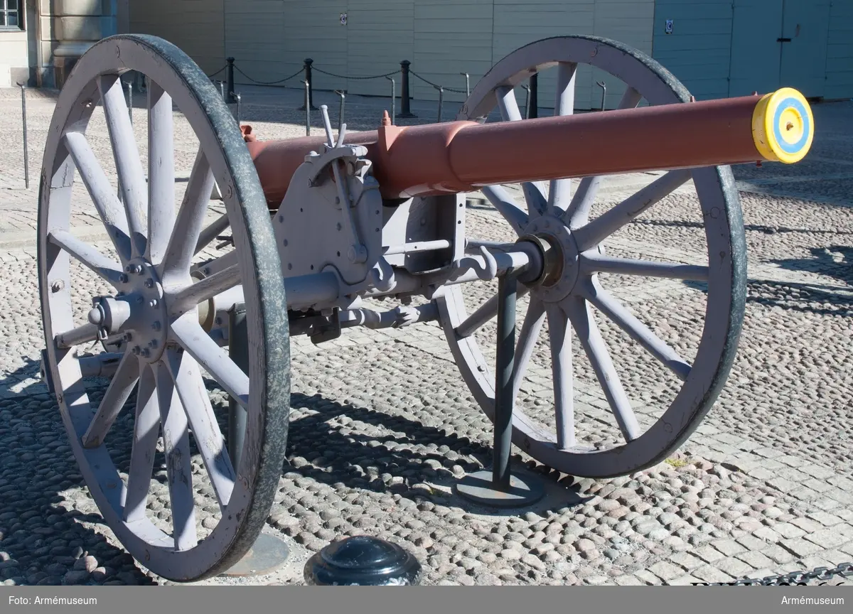 Grupp F I.
Eldröret tillverkat 1883 av Fried. Krupp, lavetten tillverkad 1895 av Stockholms vapenfabrik.