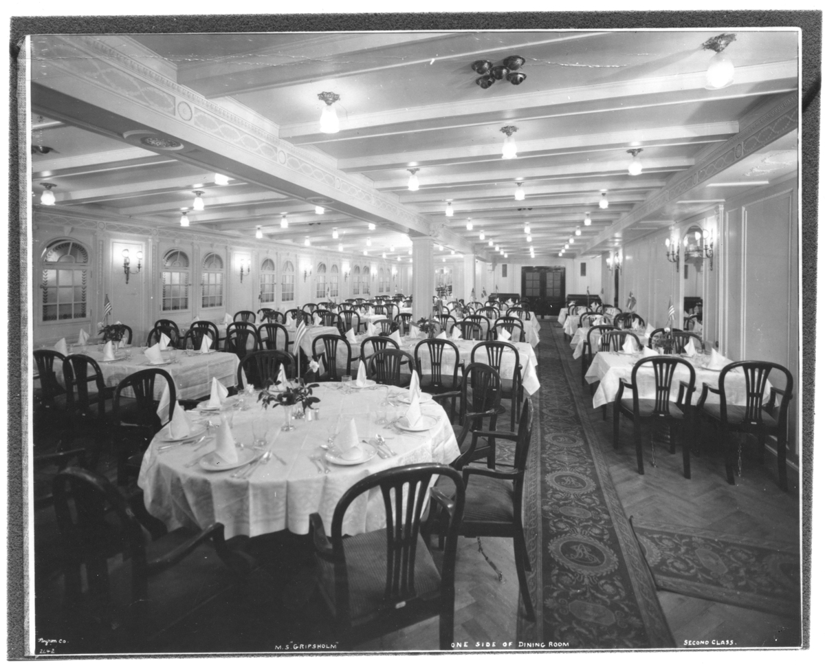 Matsalen i andra klass, ombord på M/S GRIPSHOLM.