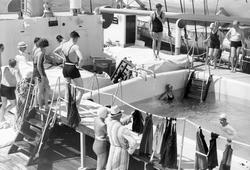 Badande passagerare på Sydamerikakryss ombord på M/S GRIPSHO