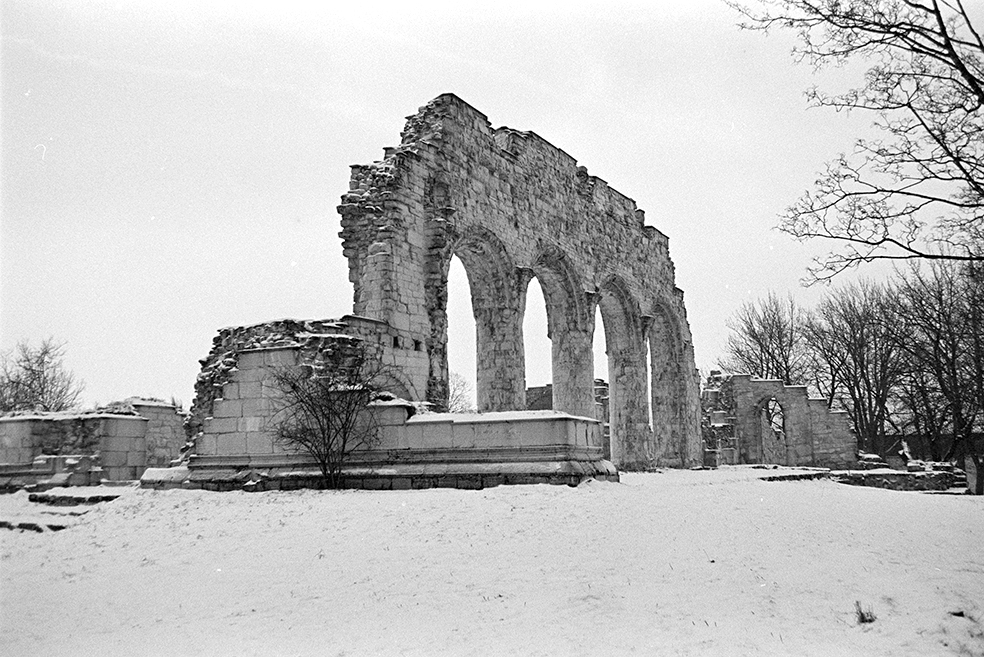 Domkirkeruinen, Domkirkeodden, vinter.