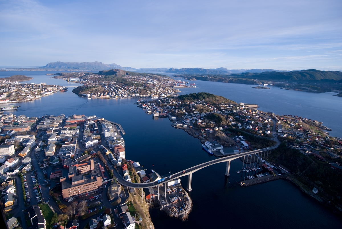 Bro fra innlandet til Kirklandet i Kristiansund.