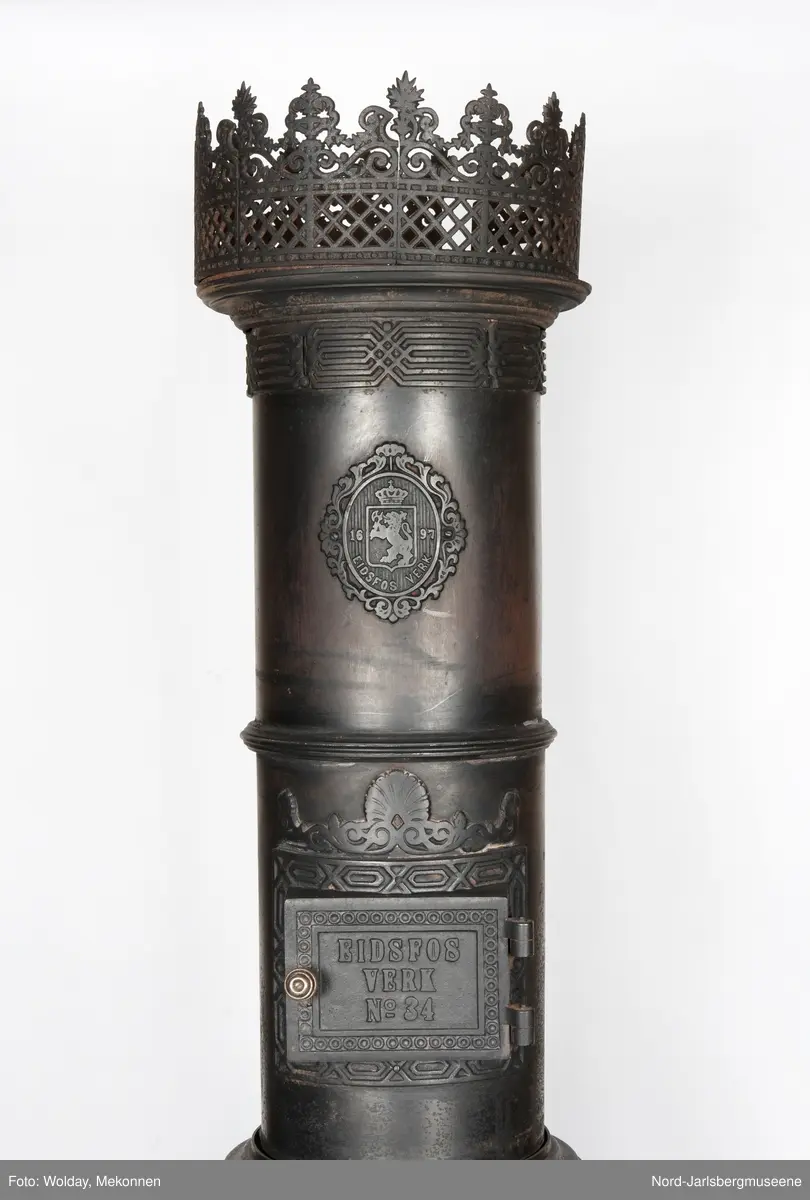Løveemblem, med hel krone, noe XO mønster