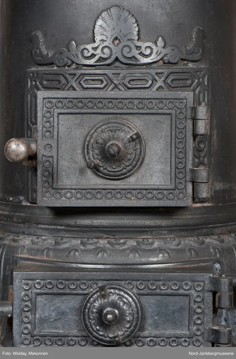 Løveemblem, med hel krone, noe XO mønster