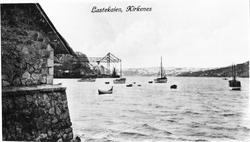 Lastekaien i Kirkenes. Pumpehuset til venstre.
Antagelig 192