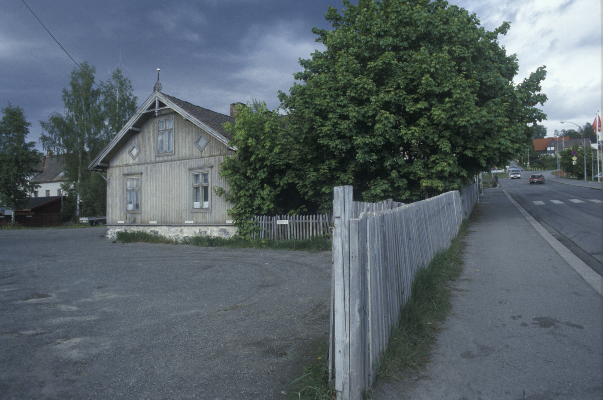 Lillehammer sentrum, bolighus, tidligere Lysgårdsvegen 2, gårdsplass, mot øst.
