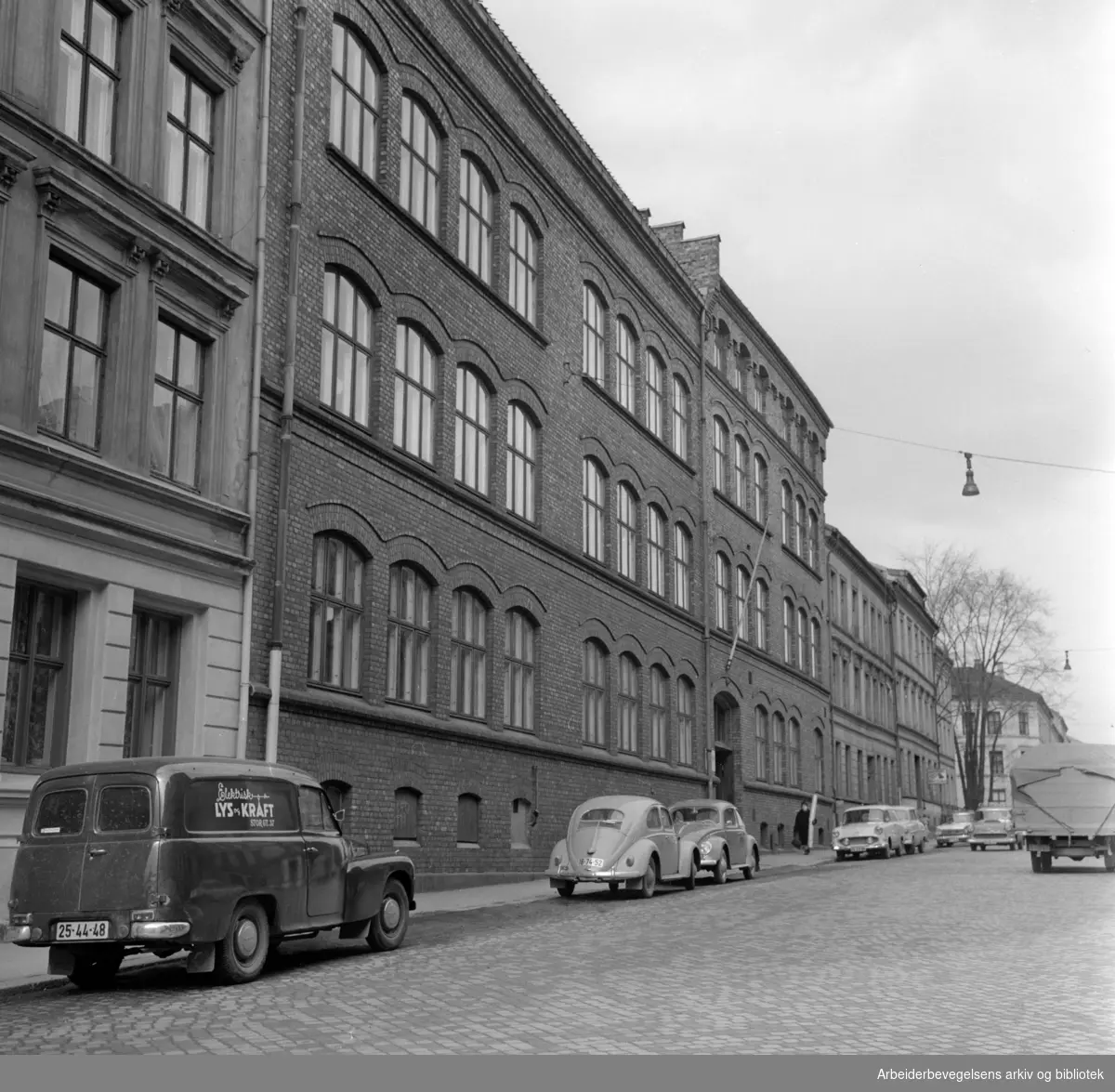 Maskinistskolen i Toftesgate. April 1963. 1974: Grünerløkka handelsskole.1980: Grünerløkka videregående skole