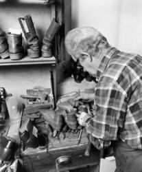 Skomaker Kristian Helgesen, Løten. Skomakerverksted,