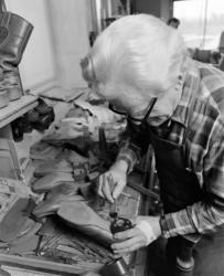 Skomaker Kristian Helgesen, Løten. Skomakerverksted,