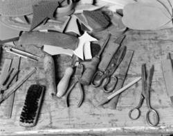 Skomaker Kristian Helgesen, Løten. Skomakerverksted,