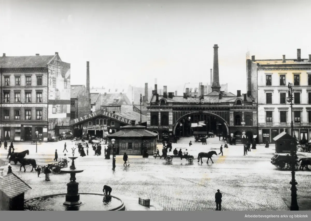 Basarhallene på Youngstorget der Folketeaterbygningen i dag ligger, 1890-tallet.