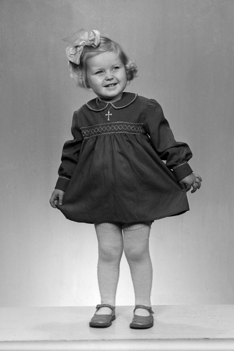 Wenke Jorun Borgen, g. Melbye. Løken Vestre Ilseng. Foto 15. 11-1945