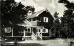 Ekudden är namnet på en sommarvilla i Tallhagen som byggdes för konsul Karl Ek i början på 1900-talet. På 1930-talet inreddes där en restaurang, ofta nyttjad som samlingsplats efter begravningar på Norra kyrkogården. I början av 2000-talet användes byggnaden som behandlingsenhet för kvinnor med missbruksproblem. Ekudden utökades 1997 med en minigolfanläggning för bangolf. Kalmar Kanotklubb har sina lokaler och bryggor söder om Ekudden.