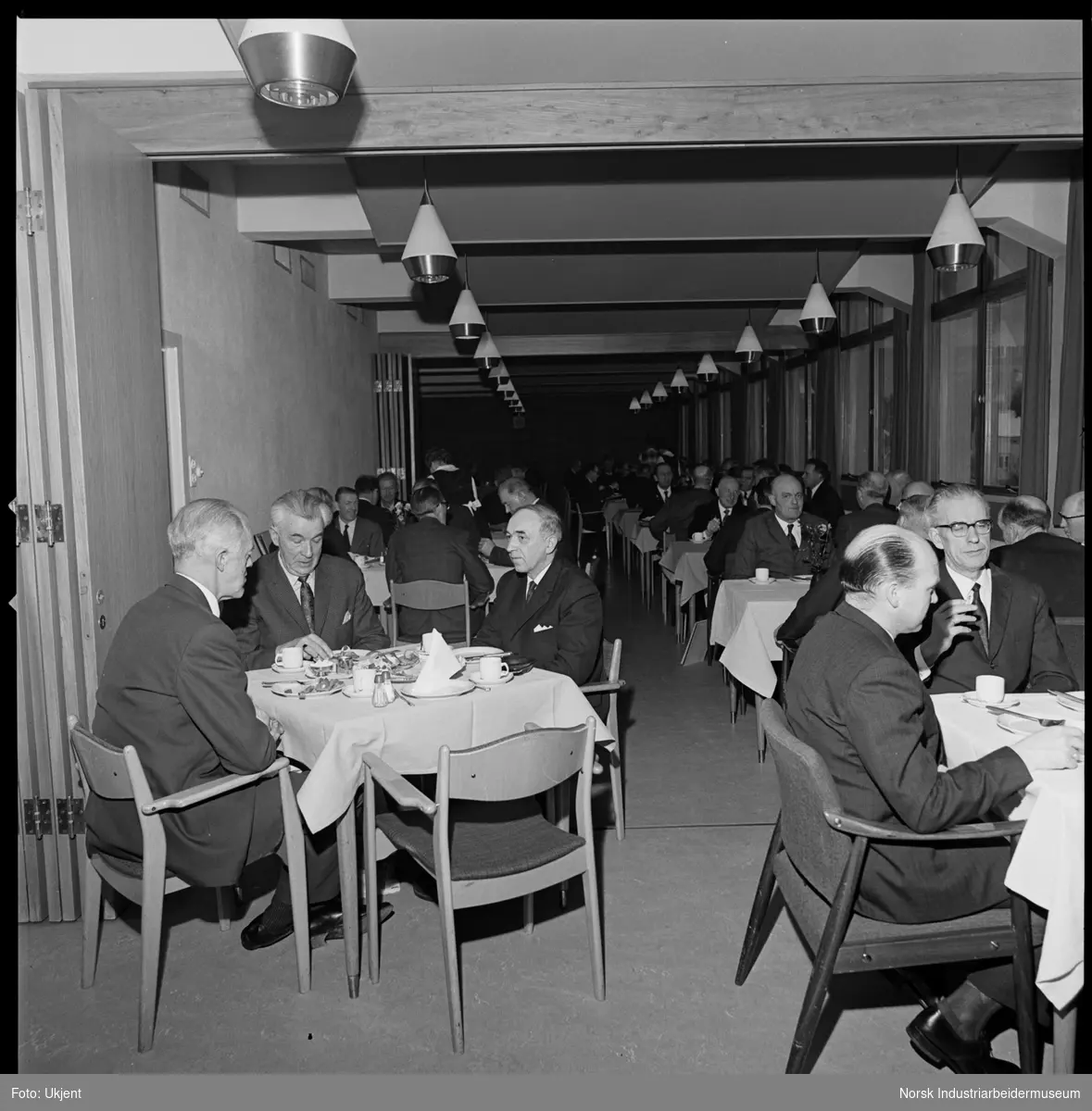 Kaffemat etter utdeling av Norges Vel's medalje i Herøyahuset.