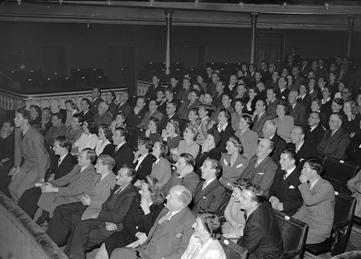 D:r Martelli. Taget på Teatern. Oktober1943.

