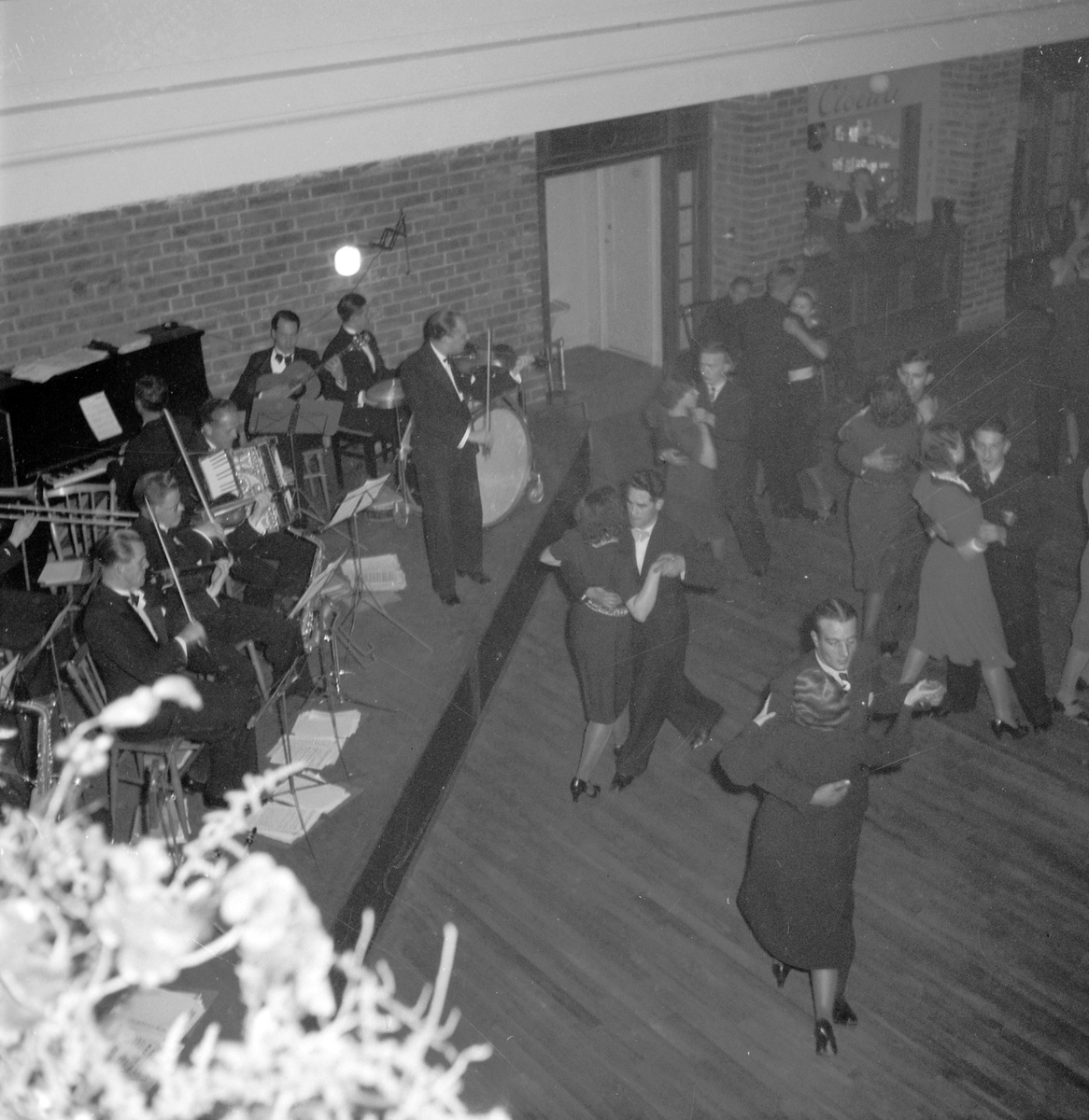 Häggbom. Dansen på Södra Station. 1937




