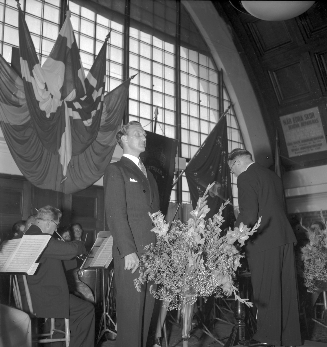 Sågverksarbetarförbundets kongress på Södra Station. September 1944. Maxim. Skutskär, Svenska sågverksindustriarbetarförbundet avd 2. "Under dessa tecken skall arbetarklassen segra"