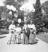 Reportage för Gefle Dagblad. Röda Korsbazar i landshövdingens trädgård på Slottet. Juni 1937