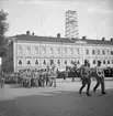 Gefle Dagblad. Manöver på Drottninggatan. År 1938