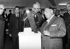 Karlsborg, kungabesök och invigning av museet år 1962. R Åkerman, Arne Pohl, Gustaf VI Adolf, öv Bratt.