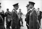 Kungabesök år 1962. Gustav VI Adolf samtalar med Nils Hansson och Ingemar Bratt.