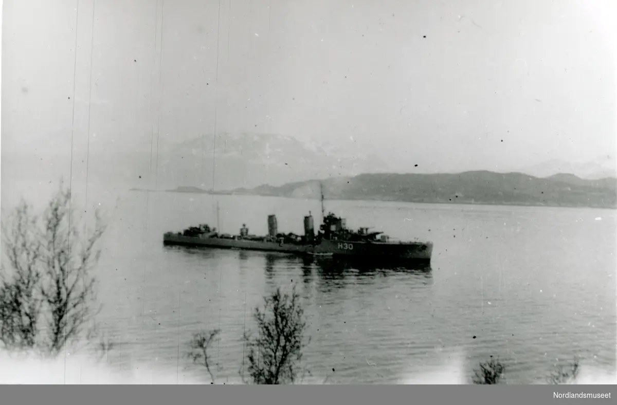 JAGER H 30 PÅ NARVIK HAVN 1940.