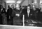 Karlsborg, kungabesök och invigning av museet år 1962. Från vänster bl.a. Å Edlund, Gustaf VI Adolf, Åkerman, Nils Johansson.