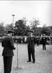 Kungabesök i Karlsborg år 1962. Gustaf VI Adolf, öv Bratt m.fl. På kyrkplan.