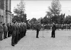 Kungabesök i Karlsborg år 1962. Öv Bratt hälsar Gustaf VI Adolf välkommen.