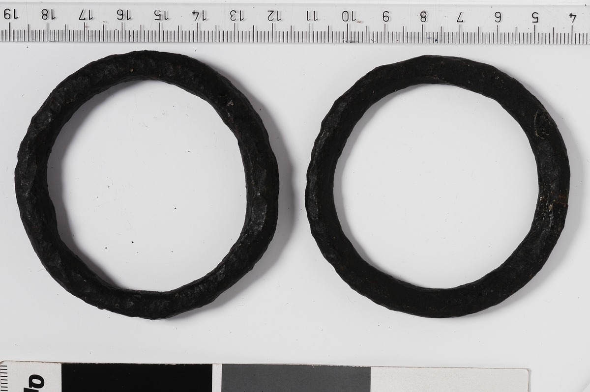 Ring (2)