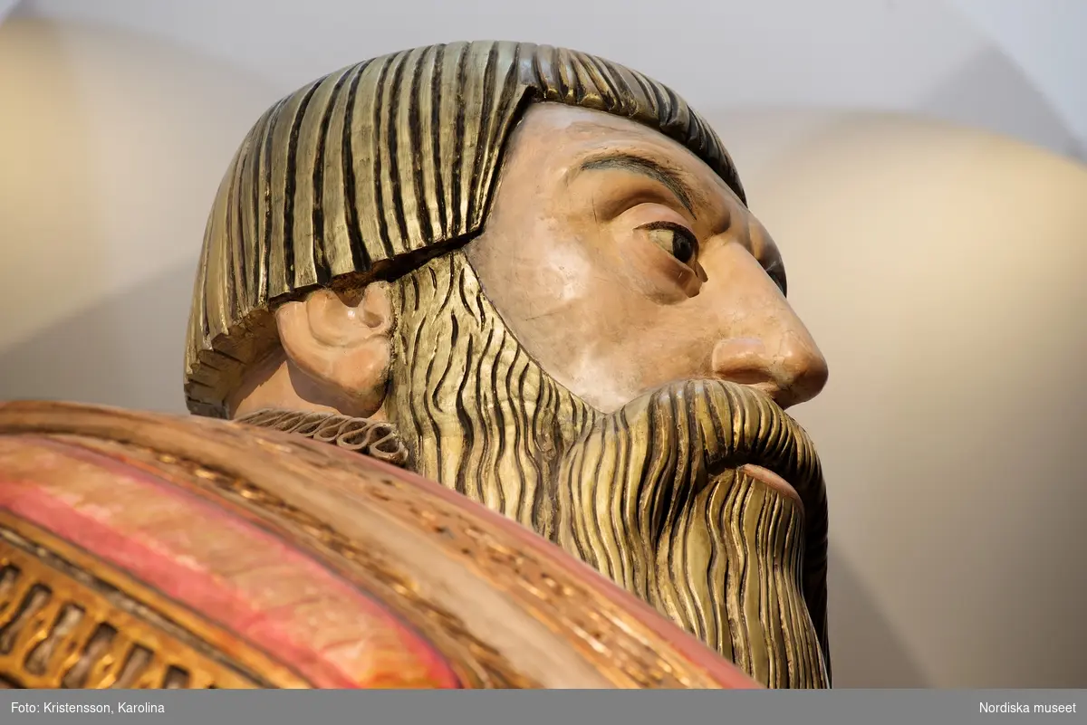 Gustav Vasa, helfigur och detaljer av staty i Stora hallen på Nordiska museet